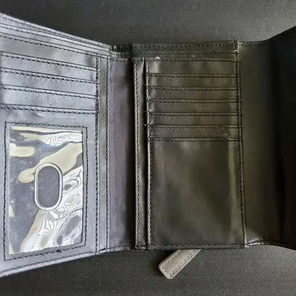 Kenneth Cole Reaction Wallet - Picture 6 of 6